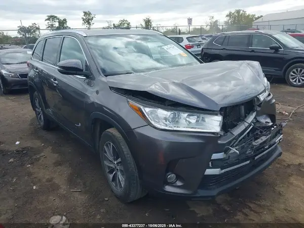 5TDJZRFH3KS592148 2019 TOYOTA HIGHLANDER - Image 1