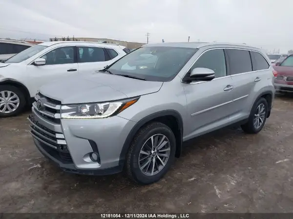 5TDJZRFH3KS592182 2019 TOYOTA HIGHLANDER - Image 2