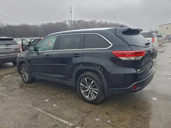 5TDJZRFH3KS594661 2019 TOYOTA HIGHLANDER - Image 2