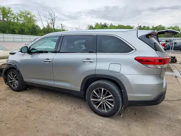 5TDJZRFH3KS595132 2019 TOYOTA HIGHLANDER - Image 2