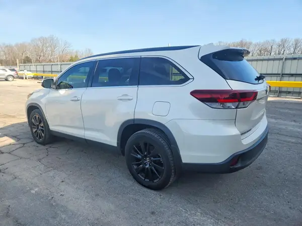 5TDJZRFH3KS598855 2019 TOYOTA HIGHLANDER - Image 2