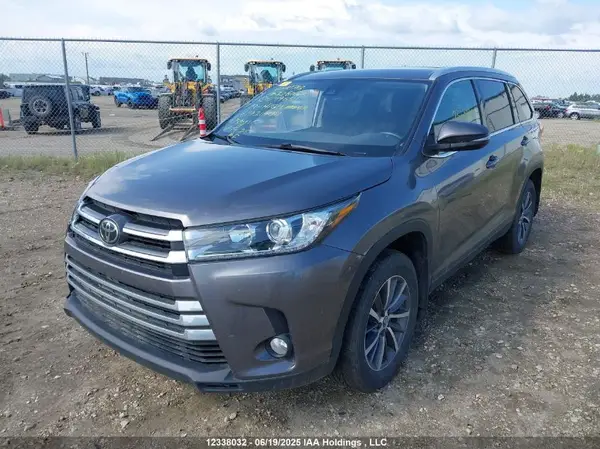 5TDJZRFH3KS599651 2019 TOYOTA HIGHLANDER - Image 2
