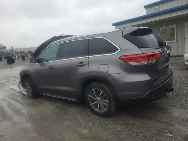 5TDJZRFH3KS600863 2019 TOYOTA HIGHLANDER - Image 2