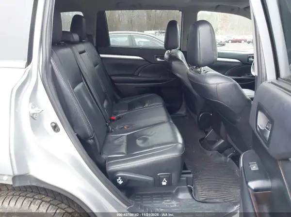 5TDJZRFH3KS601866 2019 TOYOTA HIGHLANDER - Image 8