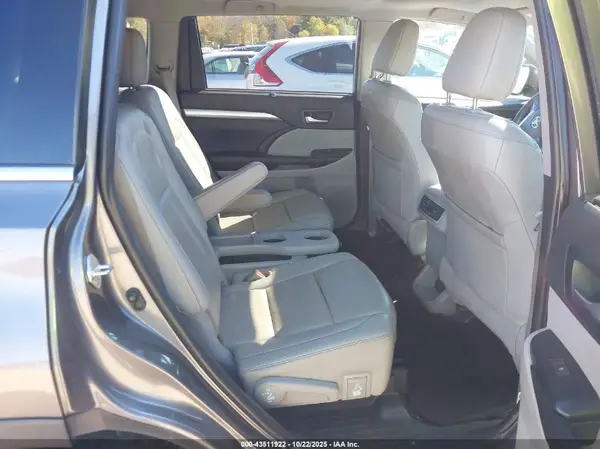 5TDJZRFH3KS604475 2019 TOYOTA HIGHLANDER - Image 8