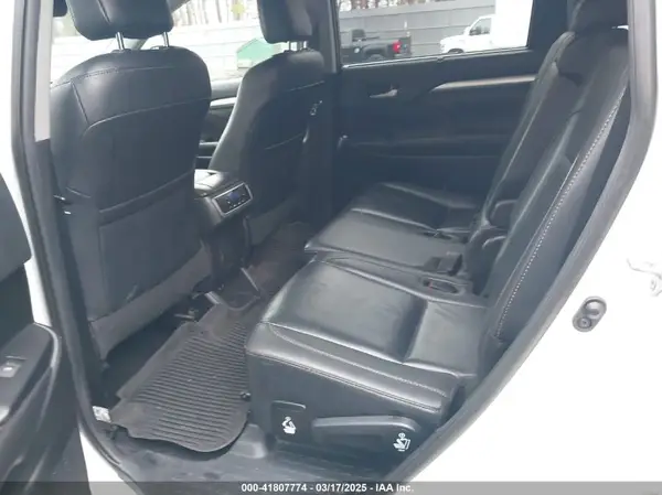 5TDJZRFH3KS605142 2019 TOYOTA HIGHLANDER - Image 8