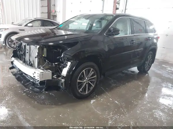 5TDJZRFH3KS609935 2019 TOYOTA HIGHLANDER - Image 2