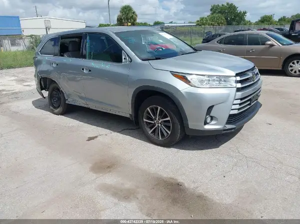 5TDJZRFH3KS610583 2019 TOYOTA HIGHLANDER - Image 1
