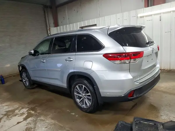 5TDJZRFH3KS612432 2019 TOYOTA HIGHLANDER - Image 2