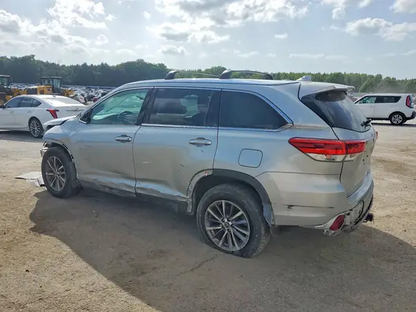 5TDJZRFH3KS613788 2019 TOYOTA HIGHLANDER - Image 2