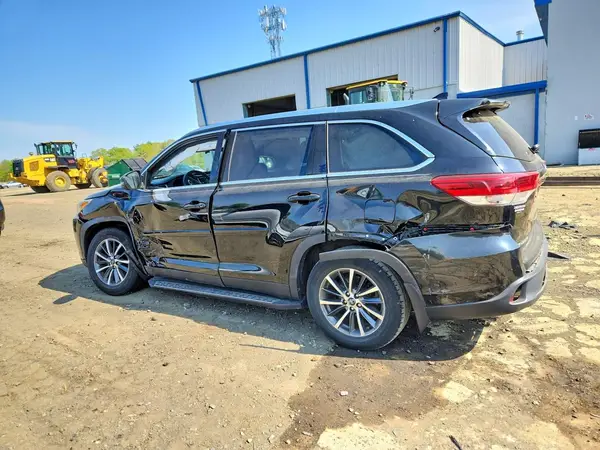 5TDJZRFH3KS613967 2019 TOYOTA HIGHLANDER - Image 2