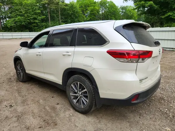 5TDJZRFH3KS614875 2019 TOYOTA HIGHLANDER - Image 2