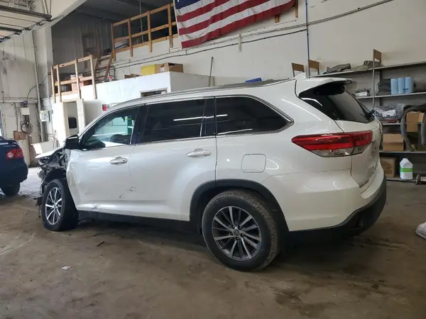 5TDJZRFH3KS619512 2019 TOYOTA HIGHLANDER - Image 2