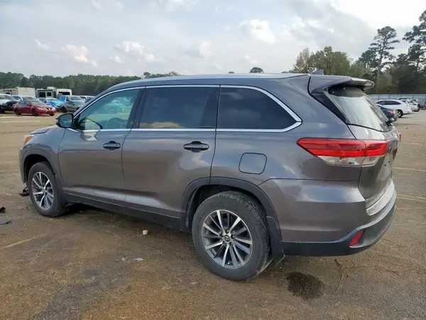 5TDJZRFH3KS621938 2019 TOYOTA HIGHLANDER - Image 2