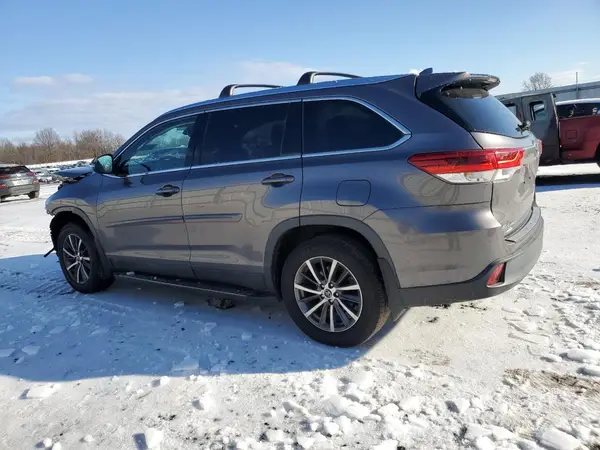 5TDJZRFH3KS622863 2019 TOYOTA HIGHLANDER - Image 2