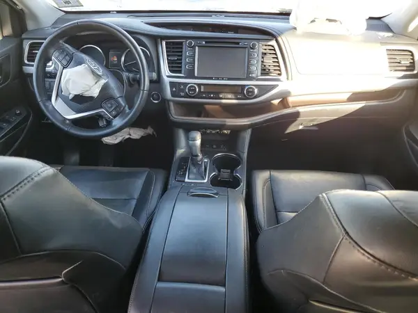 5TDJZRFH3KS622863 2019 TOYOTA HIGHLANDER - Image 8