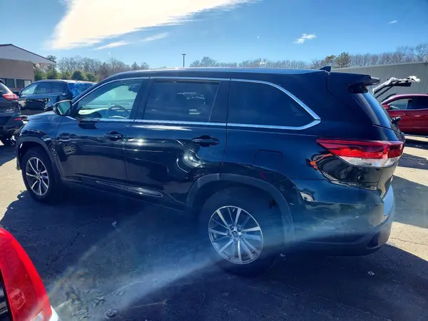 5TDJZRFH3KS623205 2019 TOYOTA HIGHLANDER - Image 2