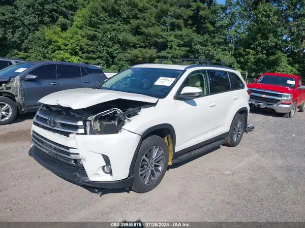 5TDJZRFH3KS626556 2019 TOYOTA HIGHLANDER - Image 2