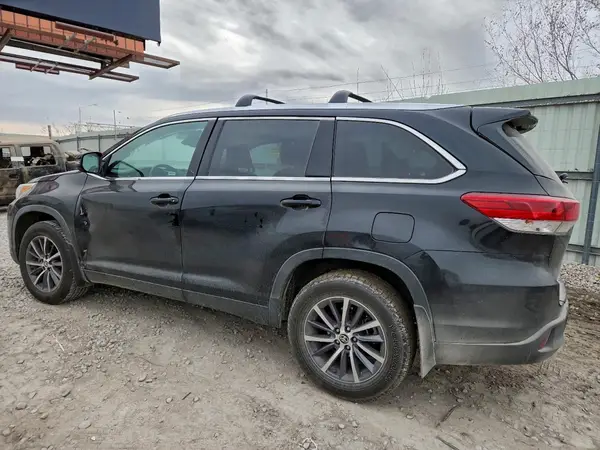 5TDJZRFH3KS627982 2019 TOYOTA HIGHLANDER - Image 2