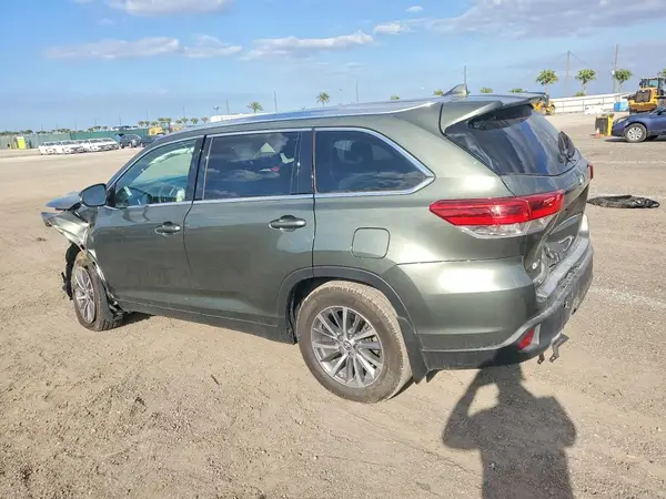 5TDJZRFH3KS702826 2019 TOYOTA HIGHLANDER - Image 2