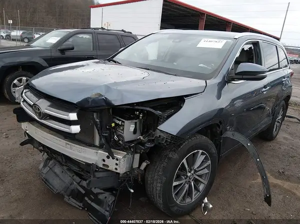 5TDJZRFH3KS708142 2019 TOYOTA HIGHLANDER - Image 2