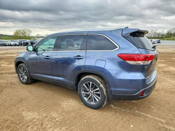 5TDJZRFH3KS714328 2019 TOYOTA HIGHLANDER - Image 2