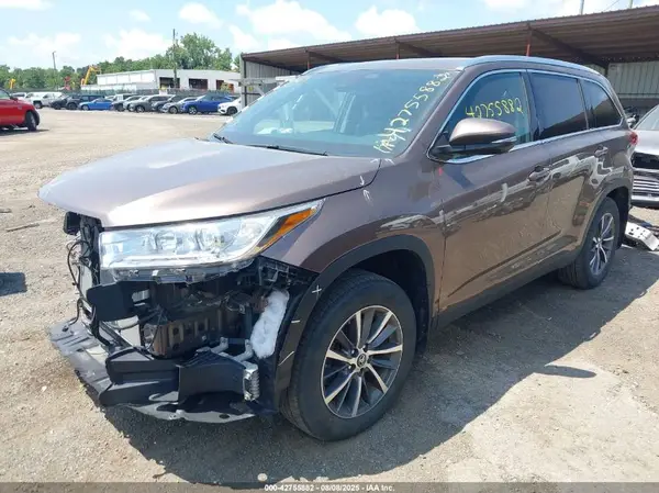 5TDJZRFH3KS719612 2019 TOYOTA HIGHLANDER - Image 2