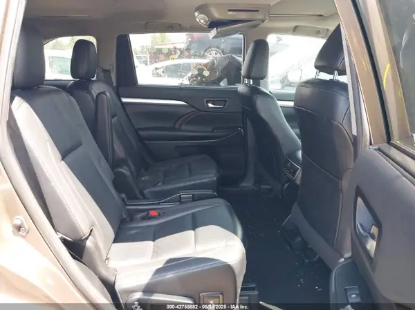5TDJZRFH3KS719612 2019 TOYOTA HIGHLANDER - Image 8
