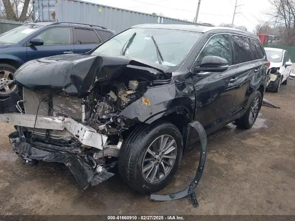 5TDJZRFH3KS732604 2019 TOYOTA HIGHLANDER - Image 2