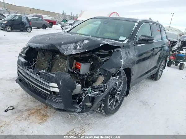 5TDJZRFH3KS733915 2019 TOYOTA HIGHLANDER - Image 2