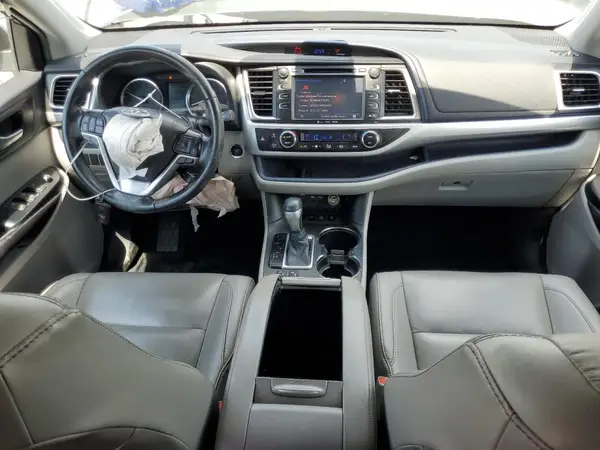 5TDJZRFH3KS745899 2019 TOYOTA HIGHLANDER - Image 8