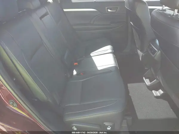5TDJZRFH3KS747085 2019 TOYOTA HIGHLANDER - Image 8