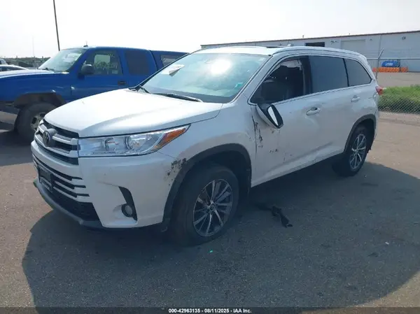 5TDJZRFH3KS925173 2019 TOYOTA HIGHLANDER - Image 2
