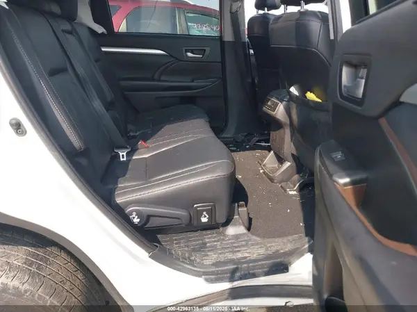 5TDJZRFH3KS925173 2019 TOYOTA HIGHLANDER - Image 8