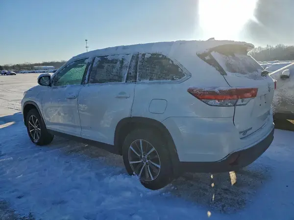 5TDJZRFH3KS933905 2019 TOYOTA HIGHLANDER - Image 2