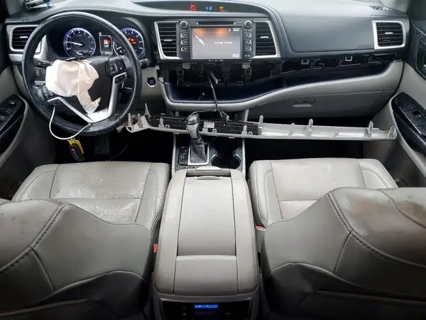 5TDJZRFH3KS940661 2019 TOYOTA HIGHLANDER - Image 8
