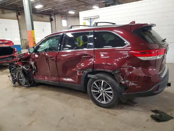 5TDJZRFH3KS943172 2019 TOYOTA HIGHLANDER - Image 2