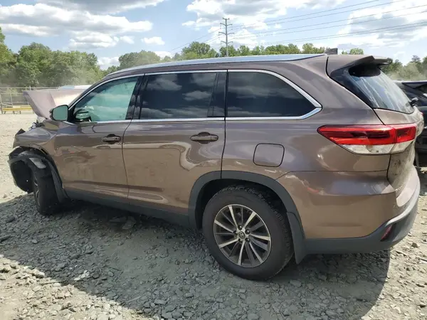 5TDJZRFH3KS950719 2019 TOYOTA HIGHLANDER - Image 2