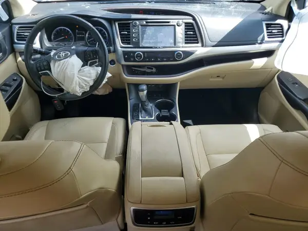 5TDJZRFH3KS950719 2019 TOYOTA HIGHLANDER - Image 8