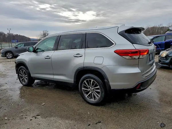 5TDJZRFH3KS955659 2019 TOYOTA HIGHLANDER - Image 2