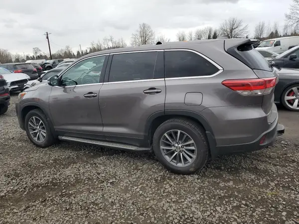 5TDJZRFH3KS956214 2019 TOYOTA HIGHLANDER - Image 2