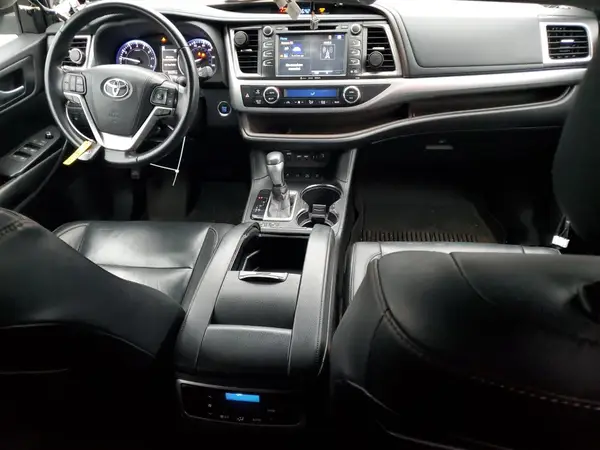 5TDJZRFH3KS956214 2019 TOYOTA HIGHLANDER - Image 8