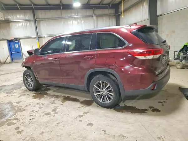 5TDJZRFH3KS962093 2019 TOYOTA HIGHLANDER - Image 2