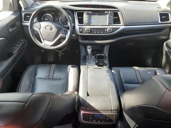 5TDJZRFH3KS964295 2019 TOYOTA HIGHLANDER - Image 8