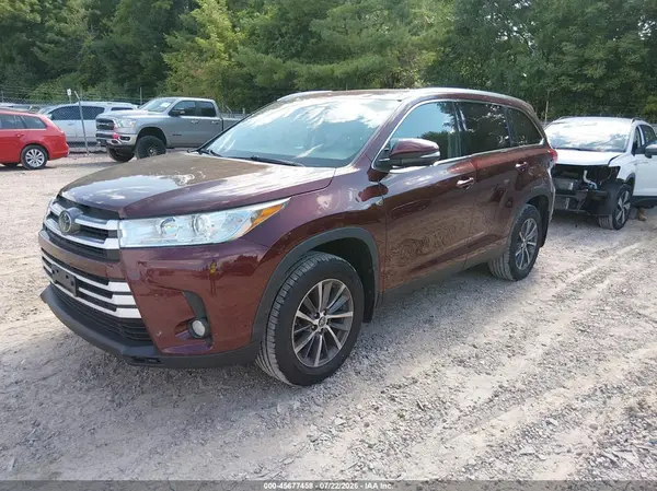 5TDJZRFH3KS965138 2019 TOYOTA HIGHLANDER - Image 2