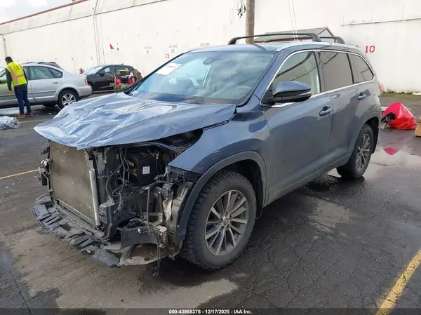 5TDJZRFH3KS968265 2019 TOYOTA HIGHLANDER - Image 2