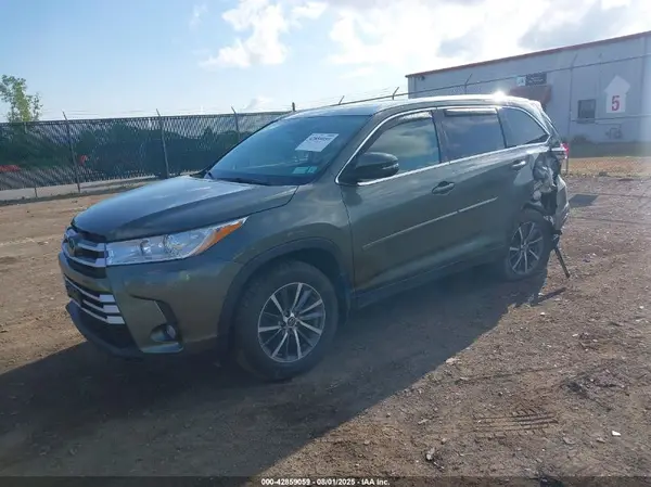 5TDJZRFH3KS978519 2019 TOYOTA HIGHLANDER - Image 2