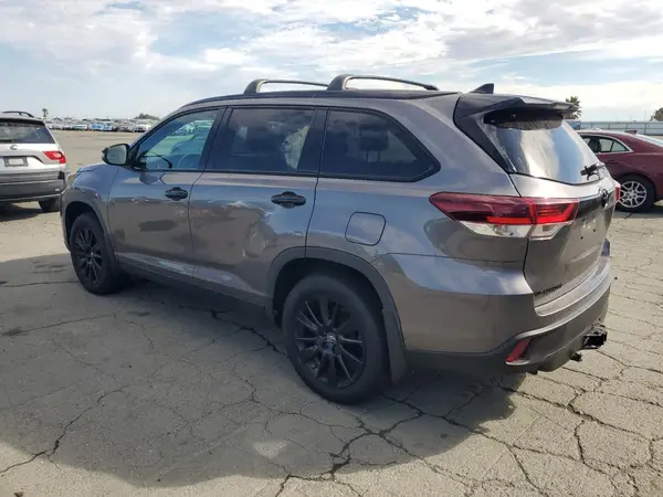 5TDJZRFH3KS992873 2019 TOYOTA HIGHLANDER - Image 2