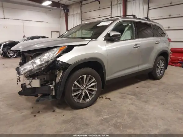 5TDJZRFH3KS997376 2019 TOYOTA HIGHLANDER - Image 2