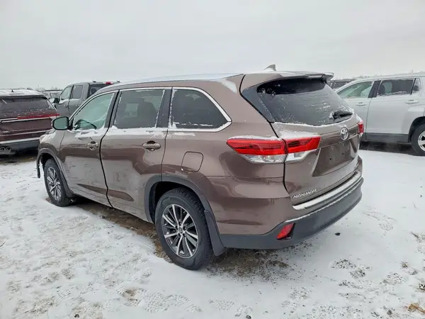 5TDJZRFH4HS359582 2017 TOYOTA HIGHLANDER - Image 2
